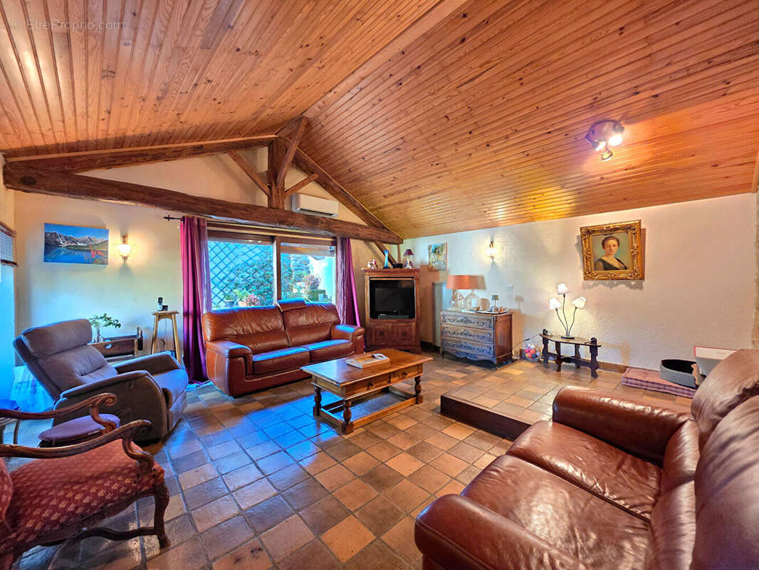 Maison à GENISSIEUX