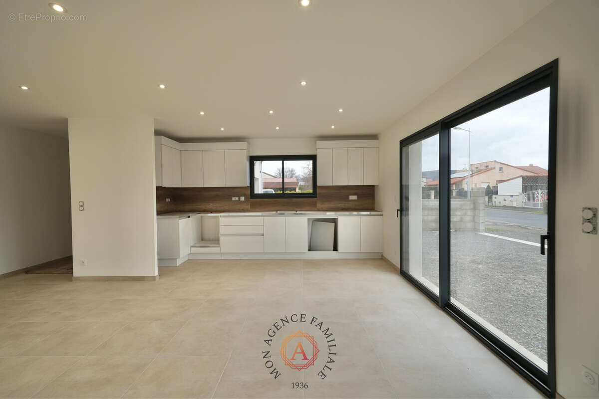 Maison 4 pièces de 119m2 - photo 3