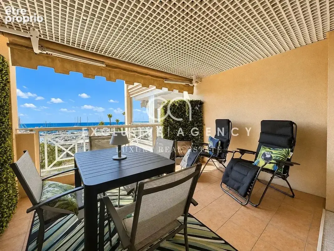 Golfe Juan, superbe 3 pièces 66m² avec terrasse et vue mer dans une résidence de prestige - photo 3