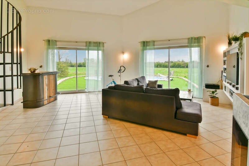 Maison à SAINT-SAVINIEN