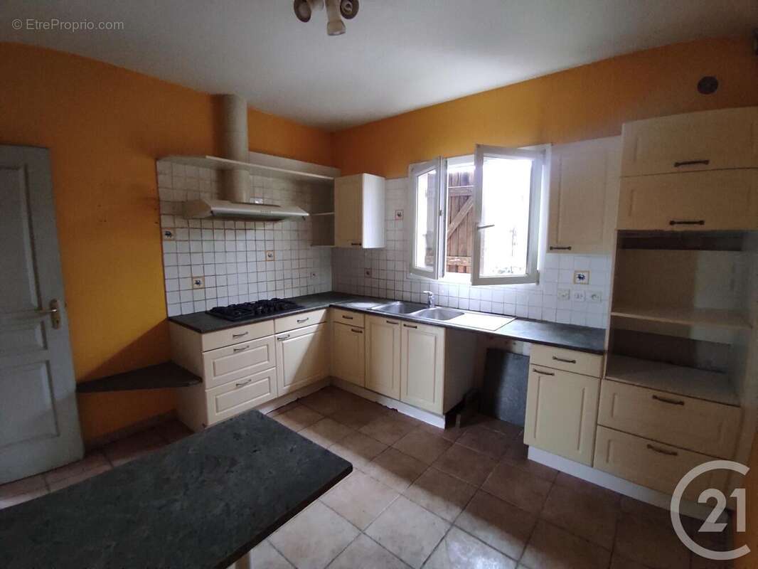 Maison à SAINT-GENIS-DES-FONTAINES