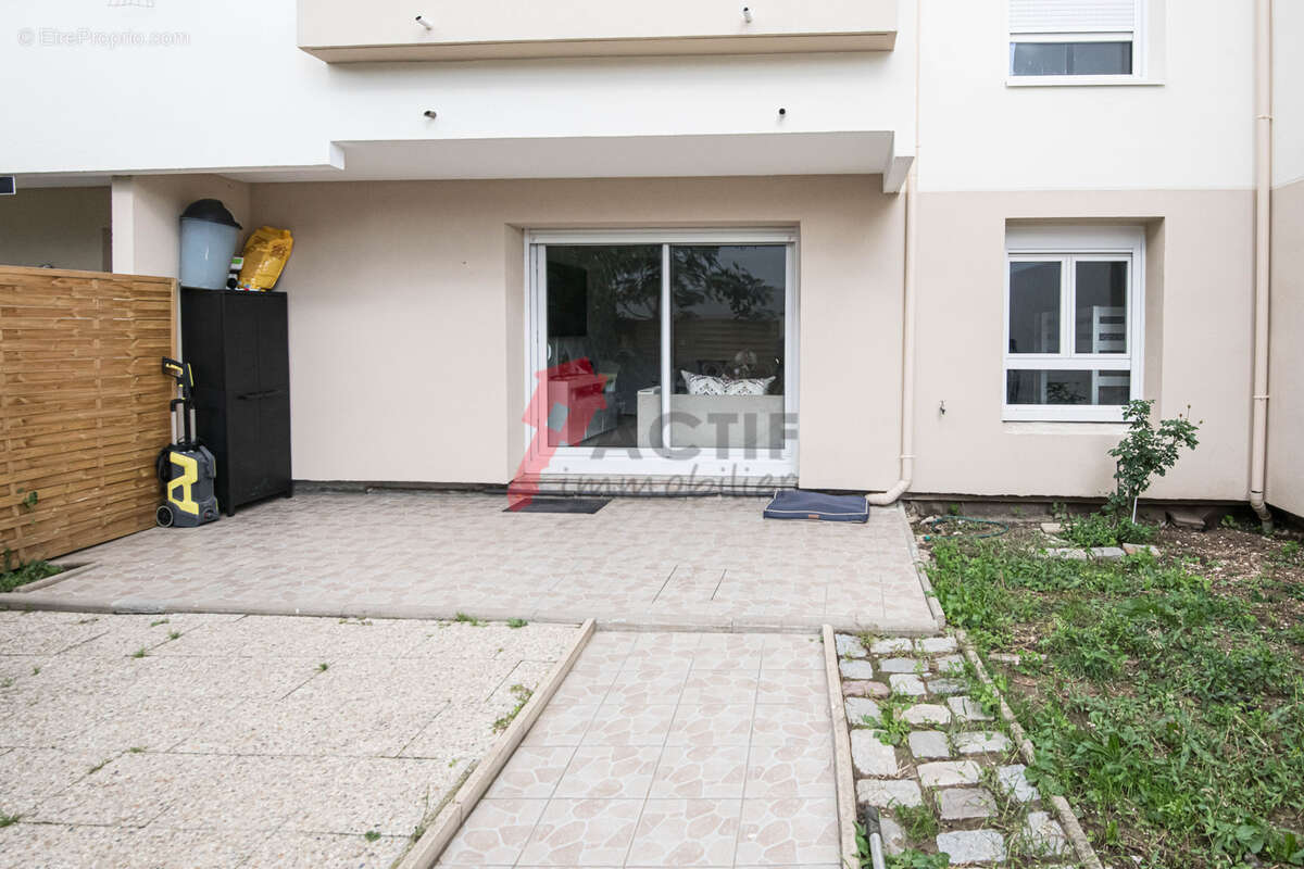 Appartement à COURCOURONNES