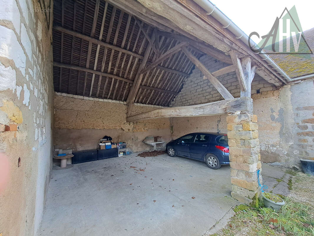 Maison à PONT-SUR-YONNE