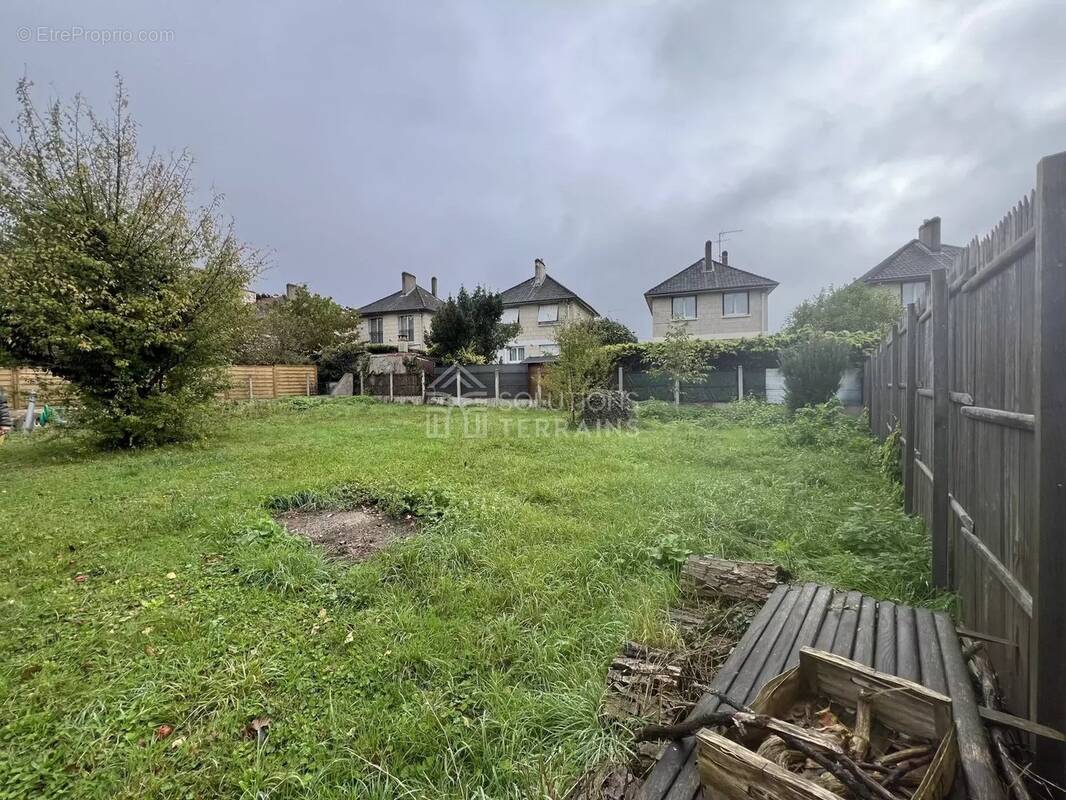 Terrain à SOISY-SOUS-MONTMORENCY