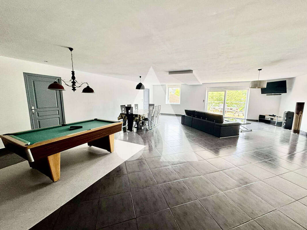 Maison à NEUFCHATEAU