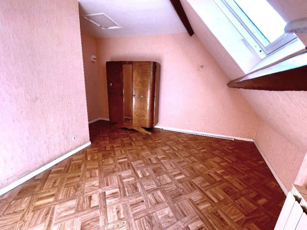 Maison à ENTRAYGUES-SUR-TRUYERE