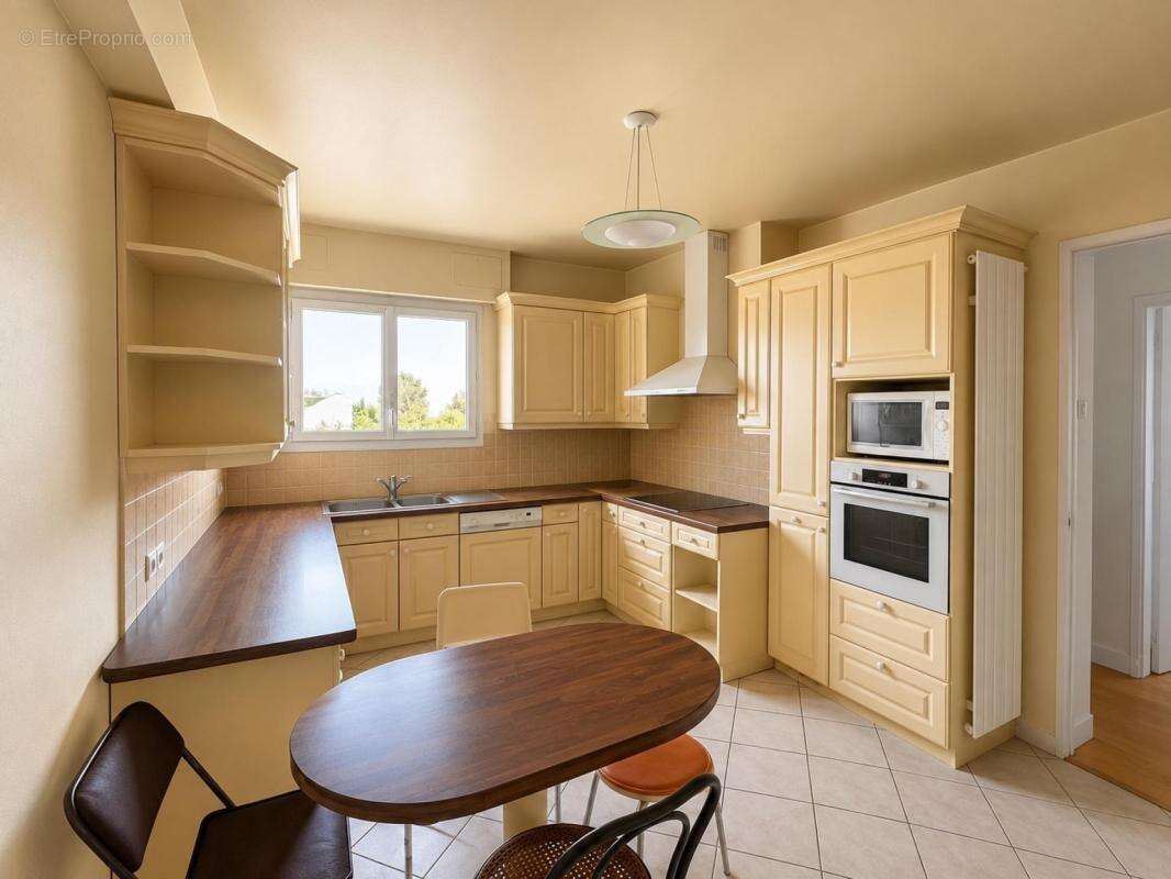 Appartement à SAINT-NOM-LA-BRETECHE