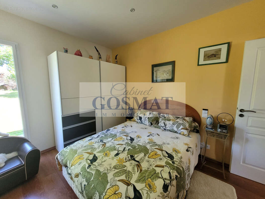 Maison plain pied de 177m2 avec piscine intérieure sur 3034m2 de terrain clos - photo 13