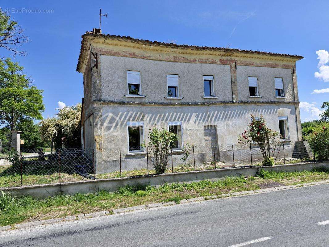 Maison à EYGURANDE-ET-GARDEDEUIL