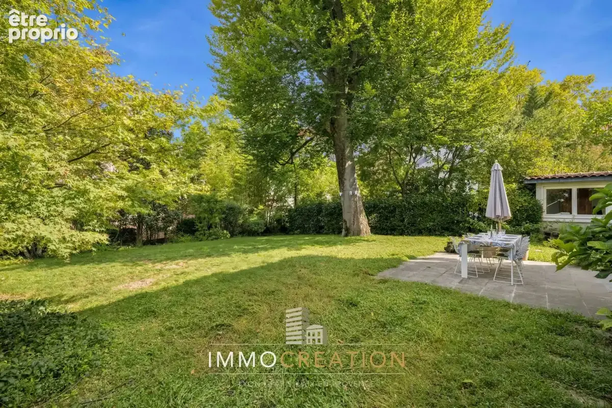 Propriété exceptionnelle de grand standing, climatisée, sur 1000 m2, piscine, à vendre à LYON 3 Montchat PArc - photo 24