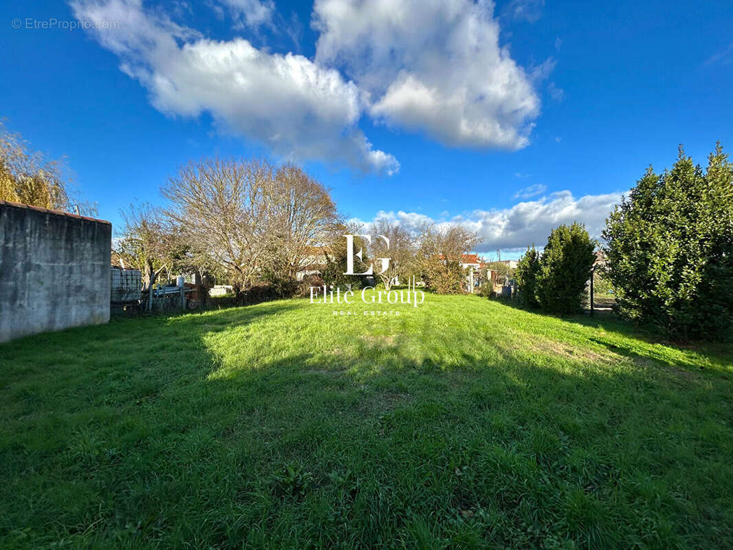 Terrain à ROCHEFORT