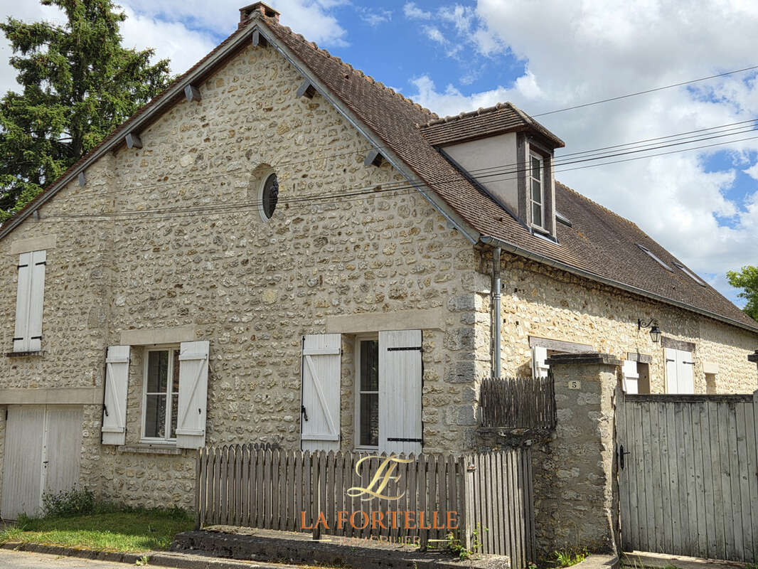 Maison à MONTCHAUVET