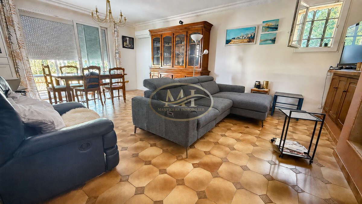 Maison familiale T5   134,5 m2   Dépendance / Studio - Martigues - photo 7