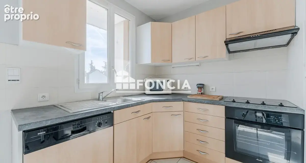 TOURS - Appartement Type 3 avec balcons et cave - photo 3