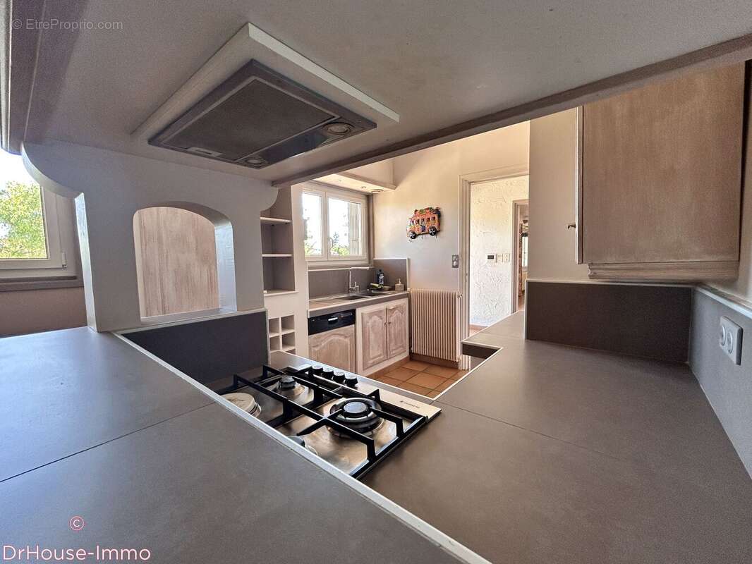 Maison 205 m² à Saint-Bernard  - photo 4