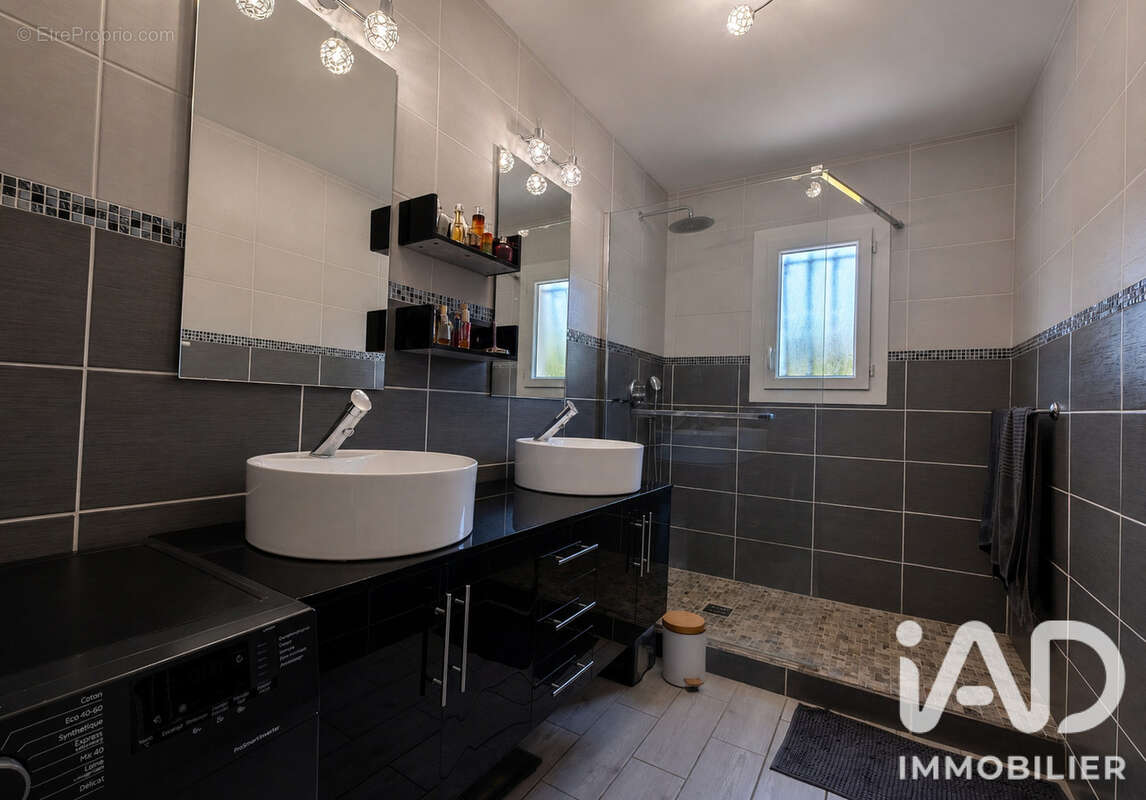 Maison 95 m² à Les Tourrettes  - photo 7