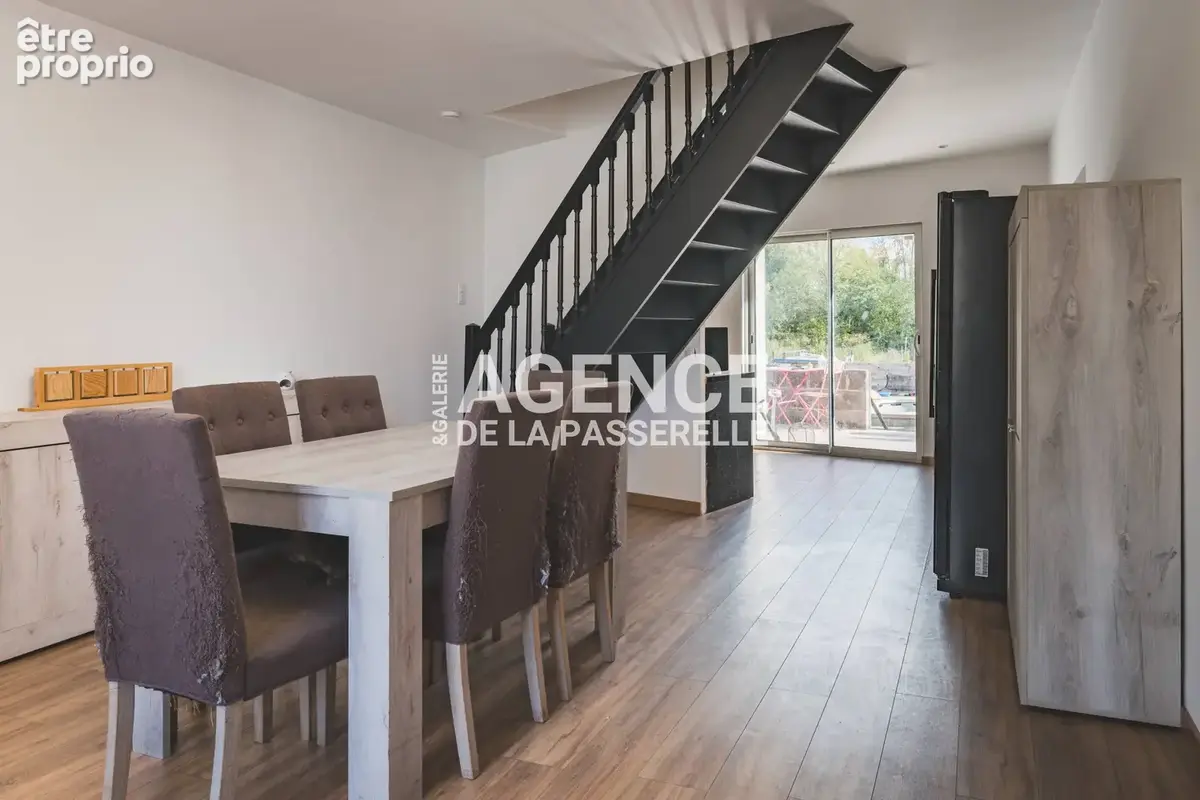 Maison rénovée de 118m2, 4 chambres, jardin et piscine. - photo 9