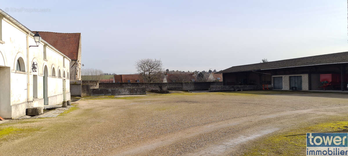 Maison à POINCY