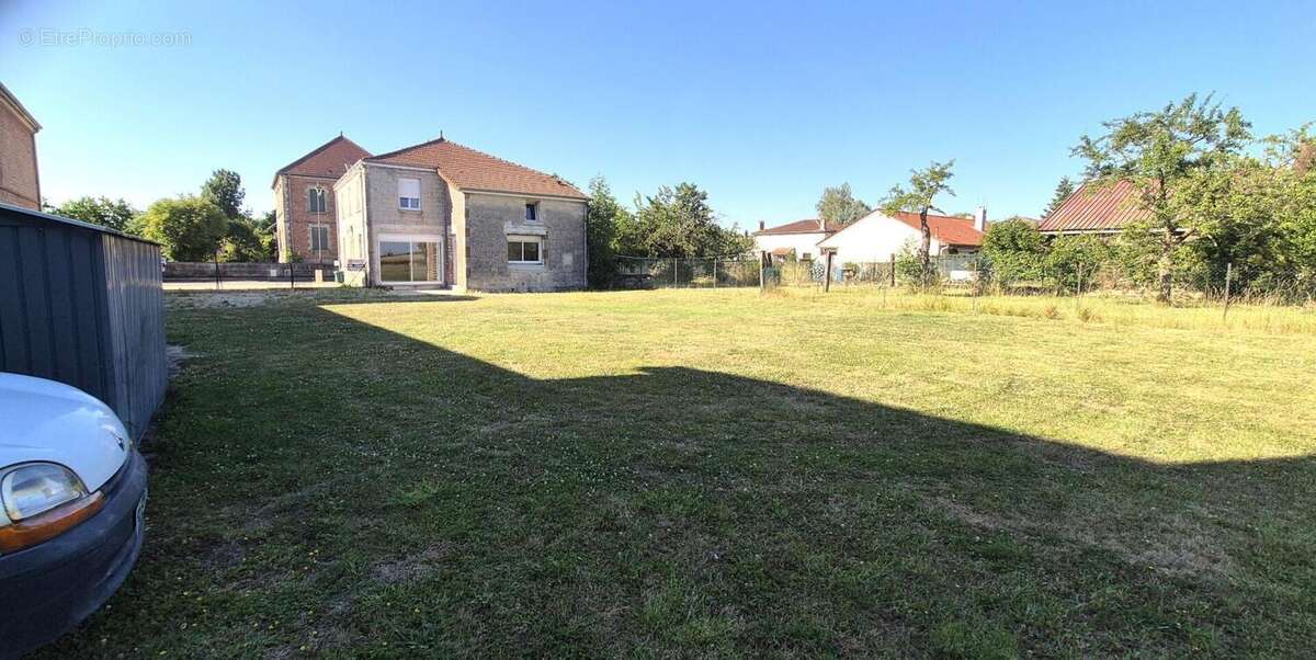Belle Demeure Contemporaine ou Maison de Caractère en Pierre de 181m² entièrement rénovée avec sa vaste Cour, Terrasse et Terrai - photo 17