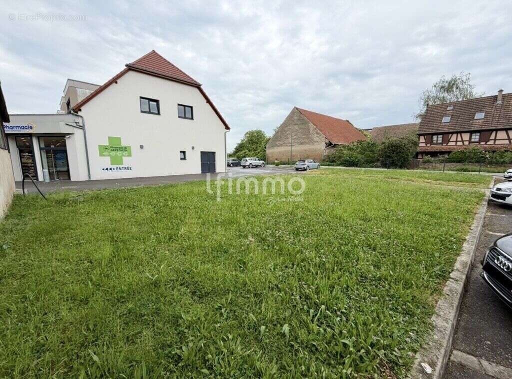 Terrain constructible de 381m² au cœur du village - photo 2