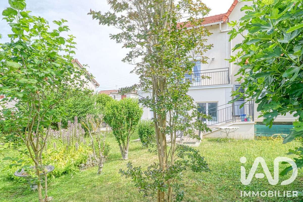 Maison 104 m² à Saint-Prix  - photo 2