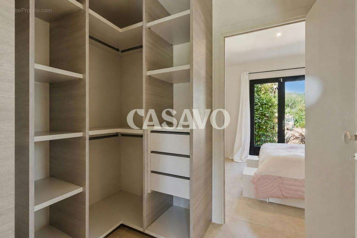 Vente Maison 5 pièces de 180m² - 13760 Saint-Cannat - photo 16