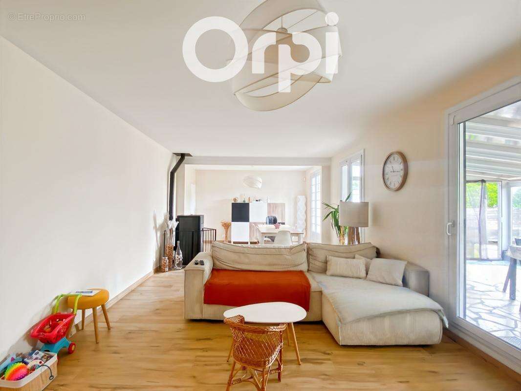 Maison à ESTREES-SAINT-DENIS