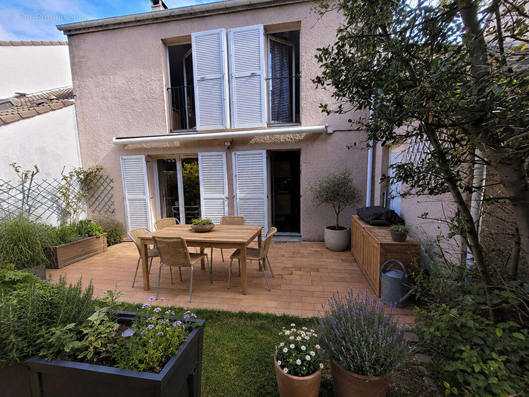Maison à VILLENEUVE-LA-GARENNE