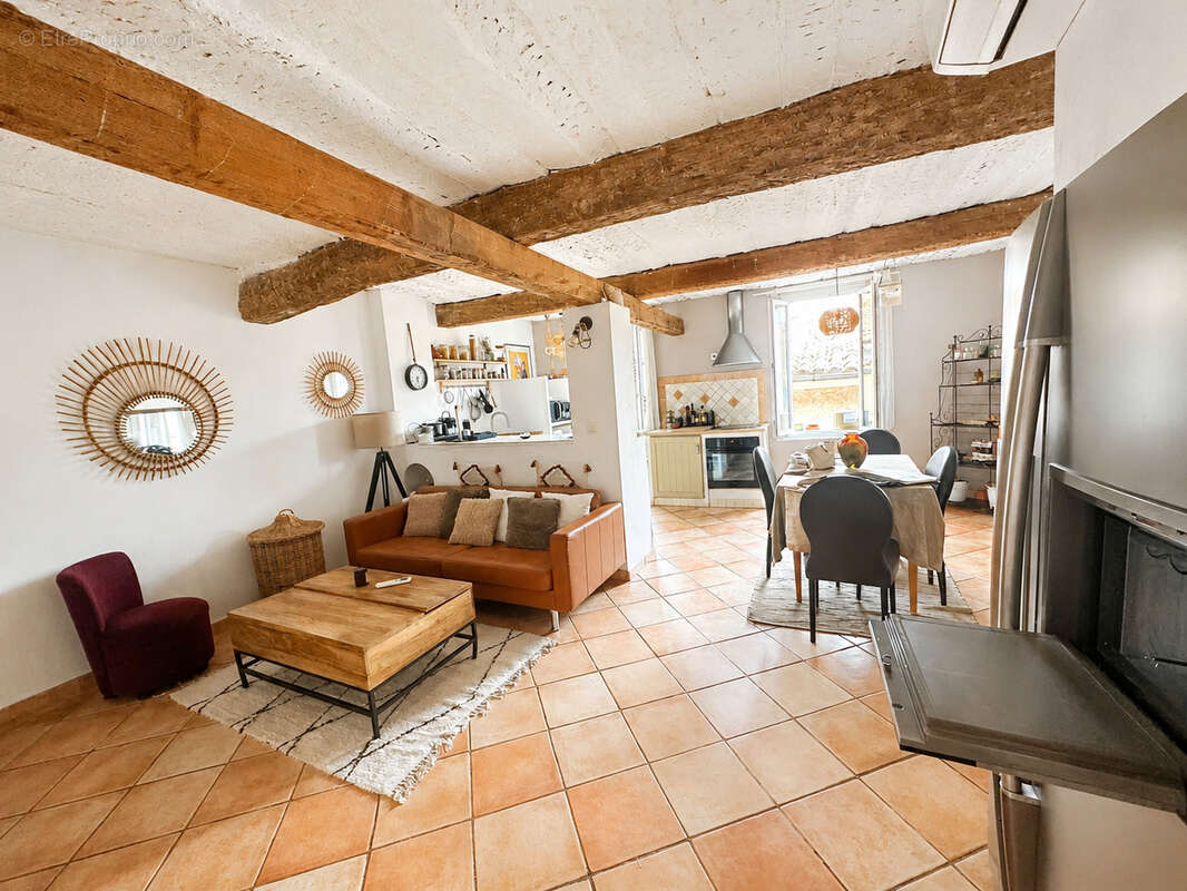 Appartement à SOLLIES-TOUCAS