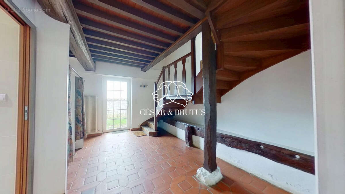 Maison 180 m² à Saint-Trivier-Sur-Moignans  - photo 8