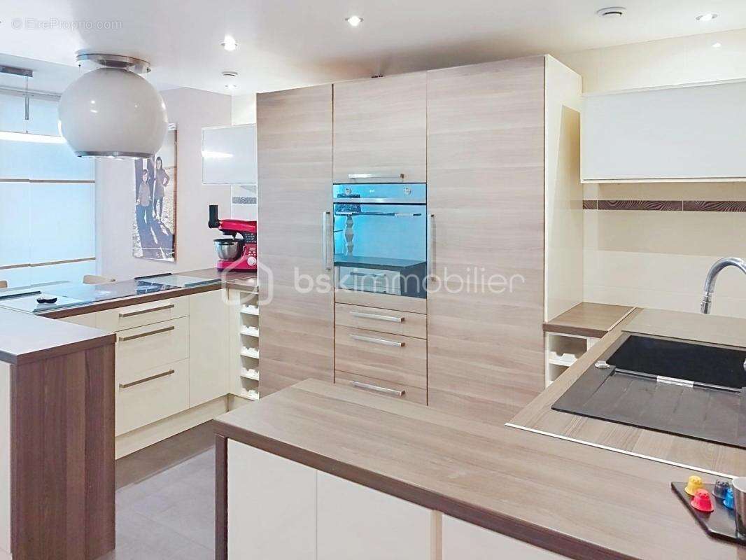 Appartement à VILLENEUVE-LA-GARENNE