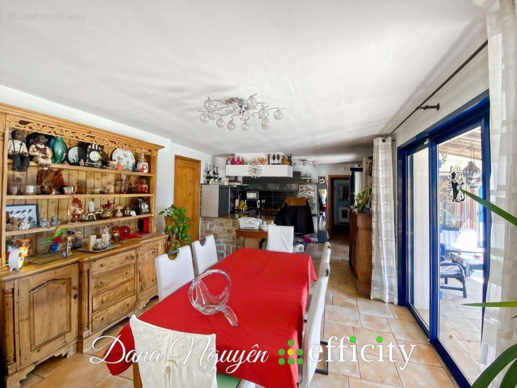 Maison à LA VERNAREDE