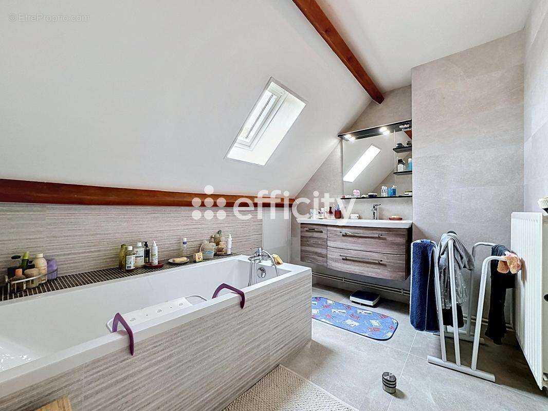 Maison 153 m² à Chevry-Cossigny  - photo 11