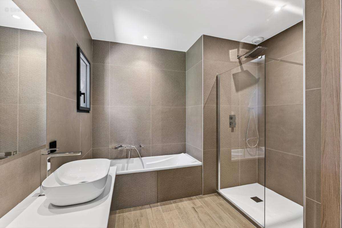 MOUGINS INTERNATIONAL : Villa Neuve avec Ascenseur en Domaine Privé - photo 11