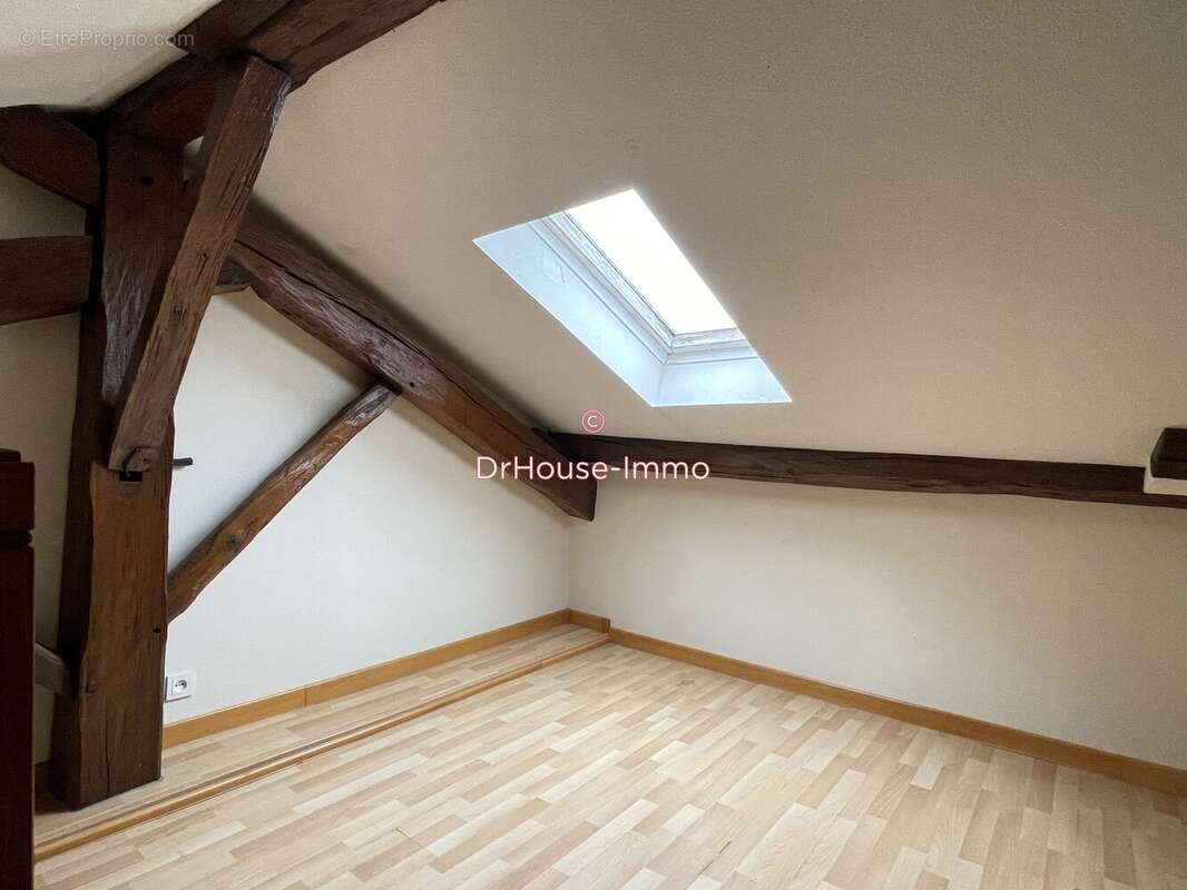 Appartement 257 m² à Darney  - photo 11
