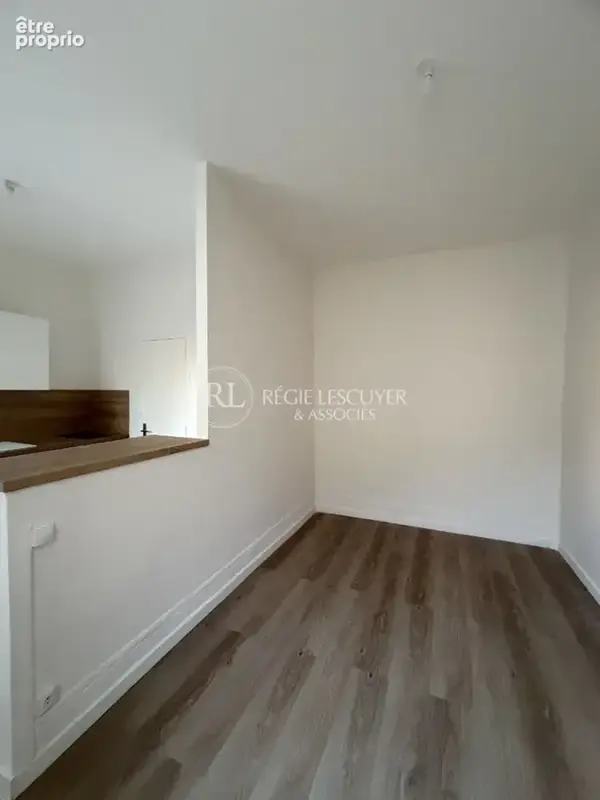 Lyon 3ème - Avenue Lacassagne - Prox. Grange Blanche - T1 rénové de 20m2 au calme - photo 3