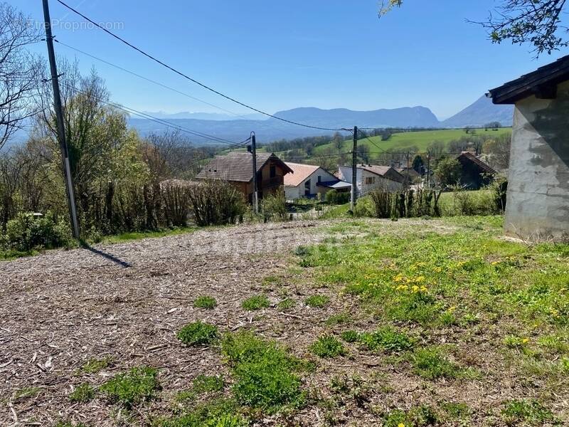 Terrain à PERON