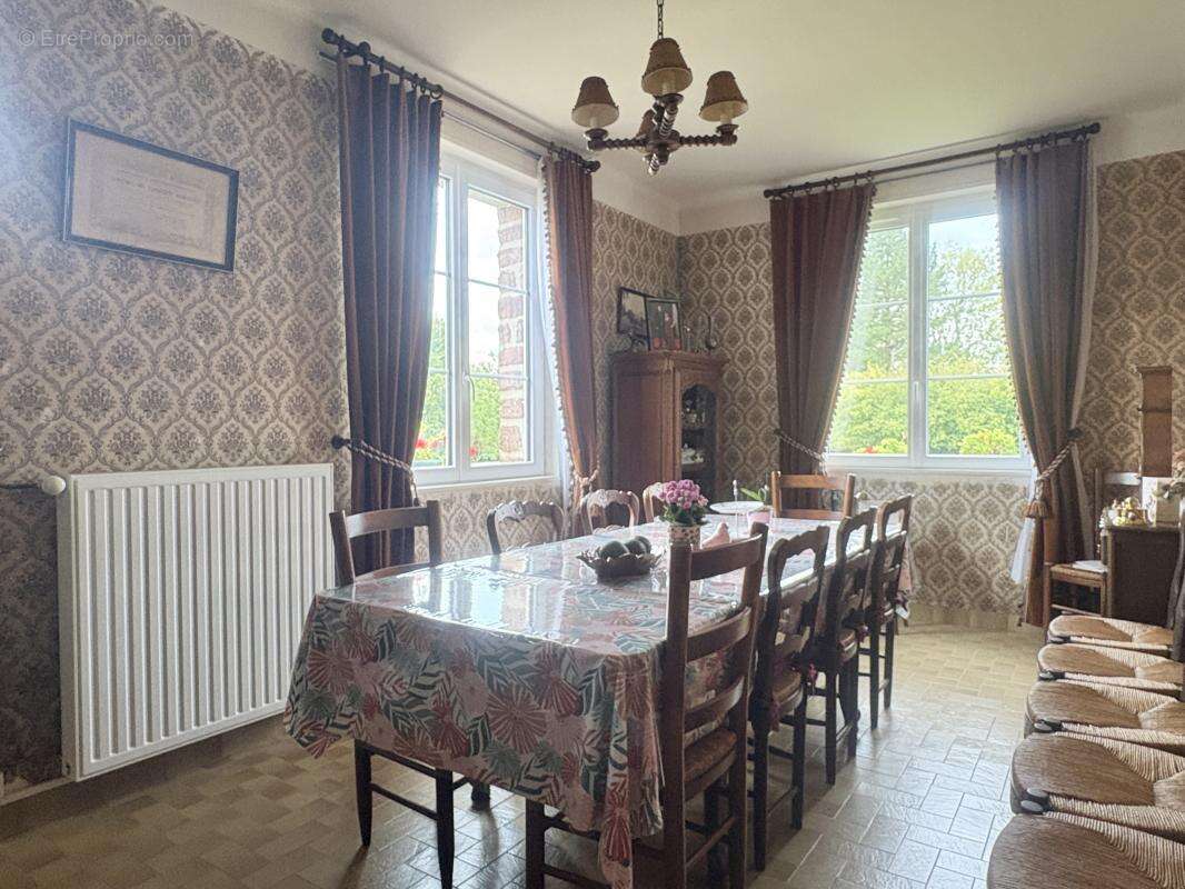 Maison à LE MESNIL-ROUXELIN