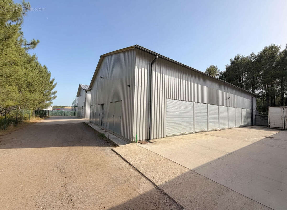 Ensemble immobilier de rendement, avec locaux professionnels et habitation à vendre dans le Val de L'Eyre - photo 11
