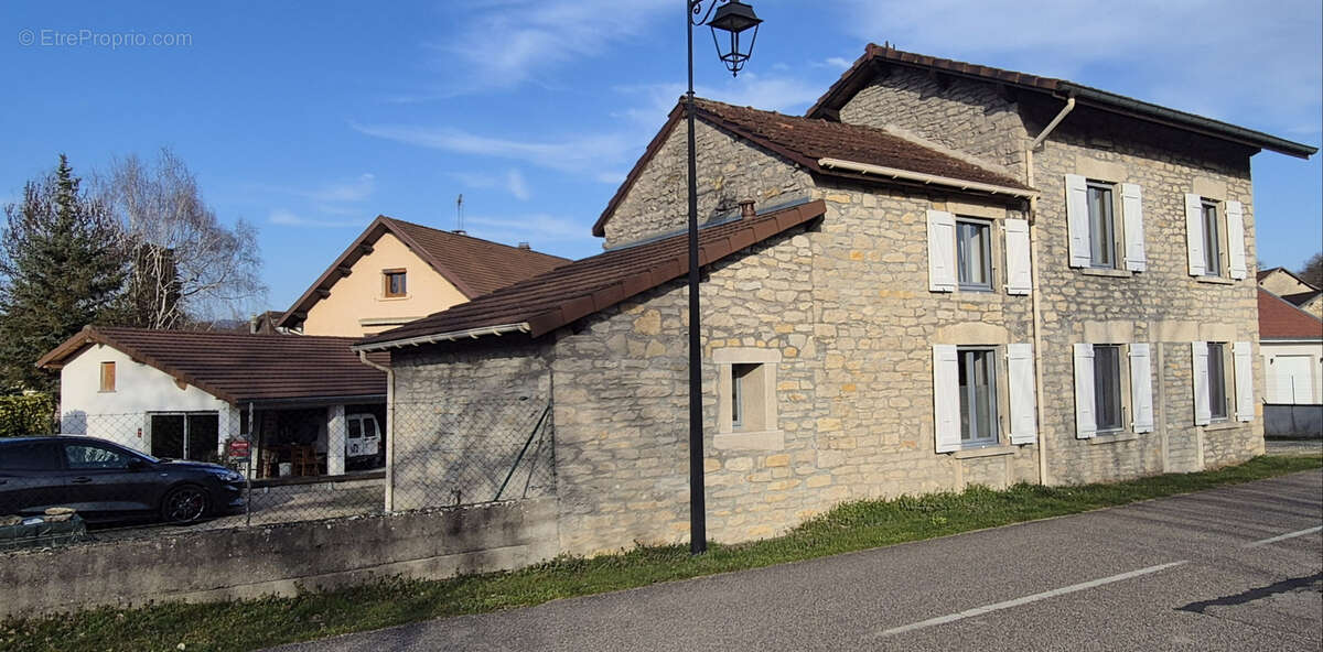 Maison à MONTALIEU-VERCIEU
