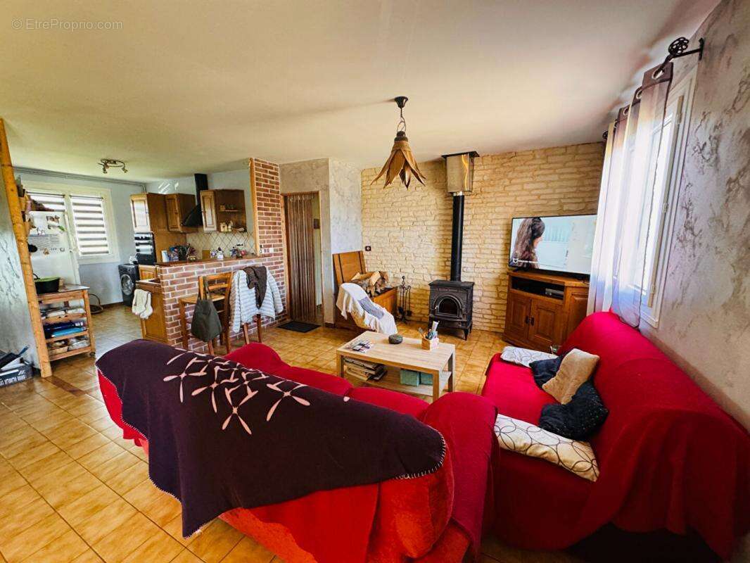 Maison à SAINT-PARIZE-LE-CHATEL