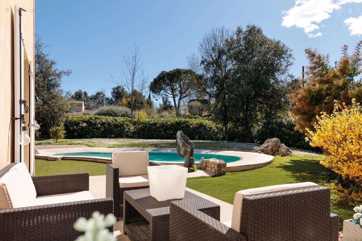 Maison à ROQUEFORT-LES-PINS