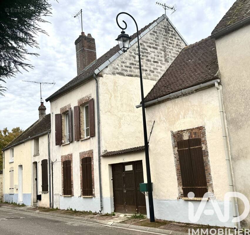 Photo 1 - Maison à VILLENEUVE-L'ARCHEVEQUE