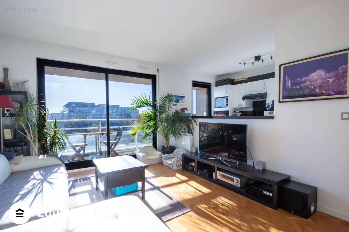 Appartement à NEUILLY-SUR-SEINE