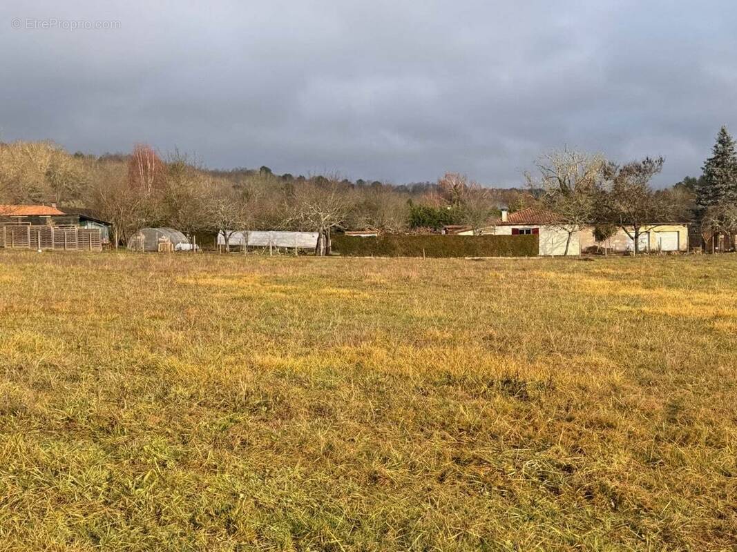 Terrain à MARSAC-SUR-L'ISLE