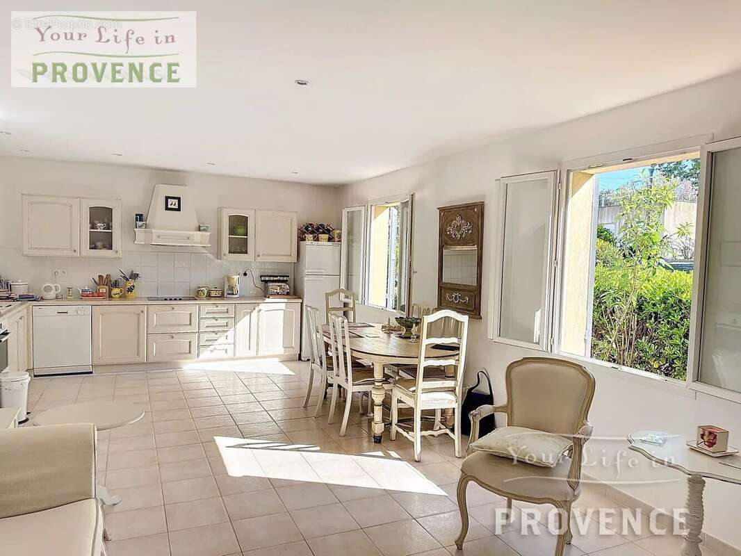 Superbe Appartement au rez de chaussé avec grande terrasse - photo 4