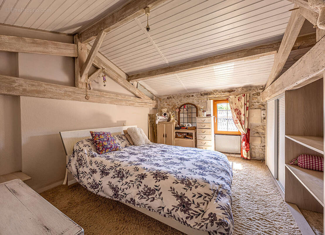 Maison et studio locatif - superbe charentaise avec pierres apparentes - photo 7