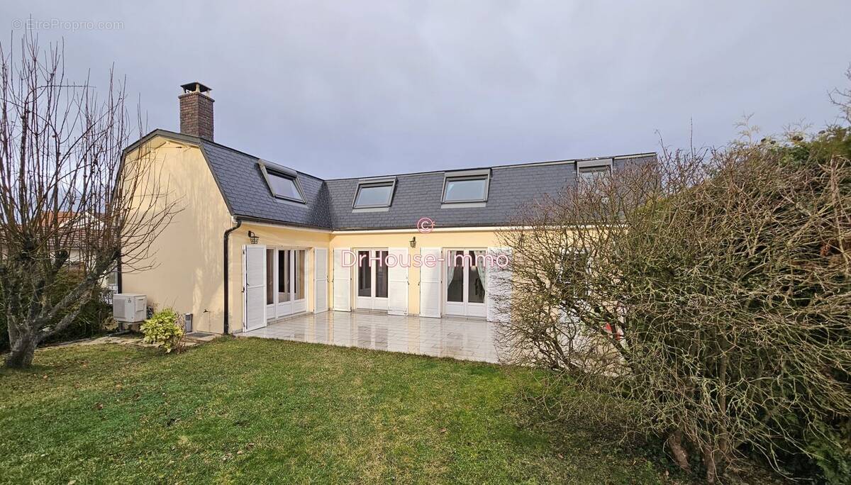 Maison à SAINT-JULIEN-LES-VILLAS