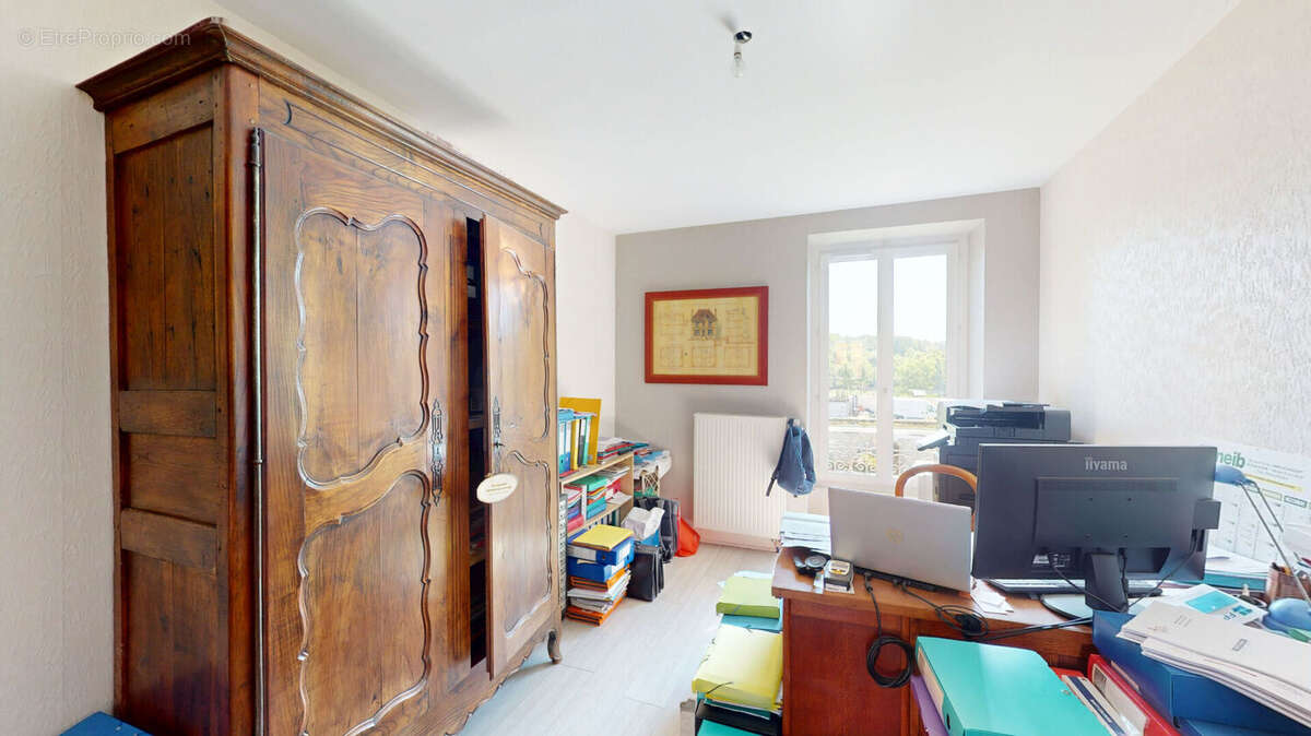 A VENDRE - Maison de maître de près de 300 m²  à 5mns de LIEUSAINT - photo 8