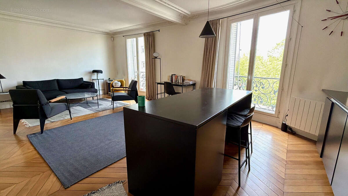 Appartement à PARIS-10E